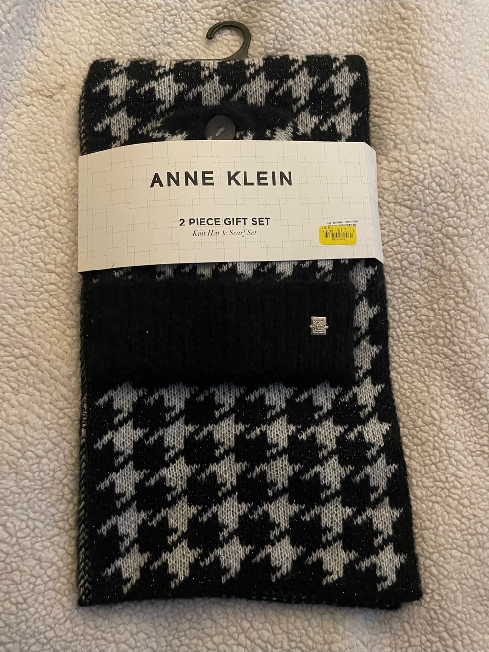 Anne Klein Black & White Houndstooth Knit Scarf Set